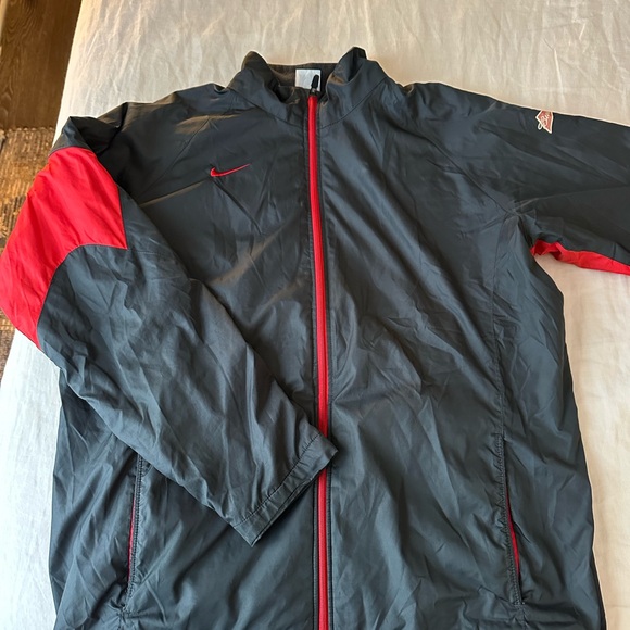 Vintage Nike Men's Budweiser Black and Red Windbreaker - Picture 2 of 7
